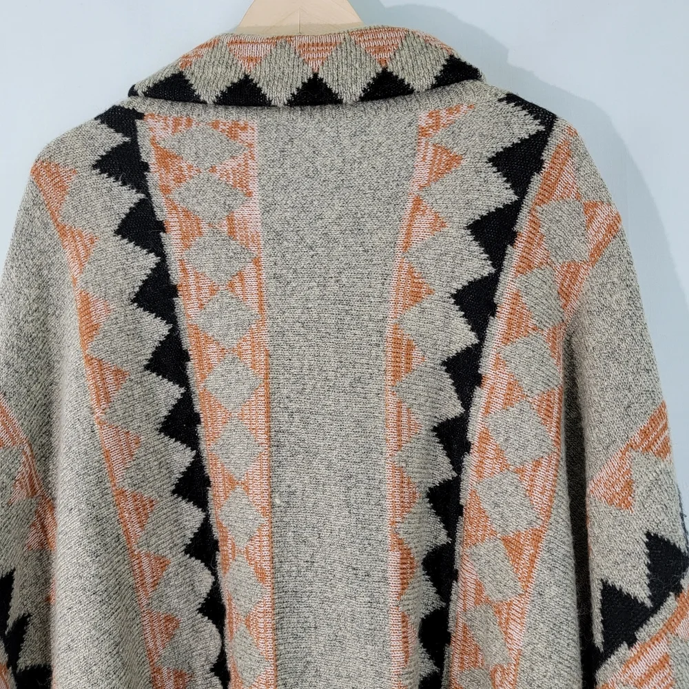 YOUNG THREADS NY Women's Gray/Black/Orange Fall/Winter Poncho Size 1X Tribal - Picture 6 of 8